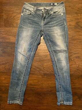 Womens Miss Me Skinny Jeans Size 26 Hailey Ankle Skinny 

*Free Boho blouse with